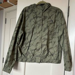 The North Face women’s rain jacket/windbreaker xl